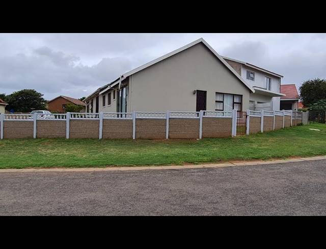 6 BEDROOM HOUSE FOR SALE IN MOSSEL BAY EXT 26